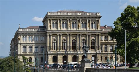 A tavasz irodalmi és művészeti megjelenései