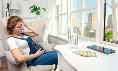Terhességi rosszullétet tapasztaló nő