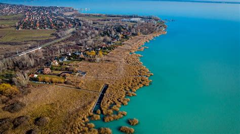Dunapataji leventék ételosztása a Balatonnál