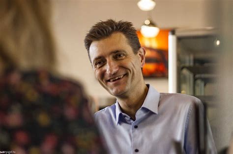 Mérei Tamás fiatalkori portréja csellóval