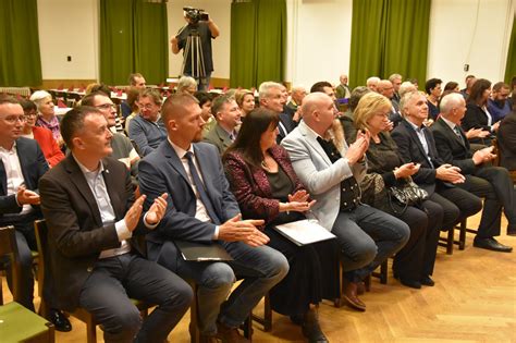 Tabló a Védőangyal-díjban részesült védőnőkről