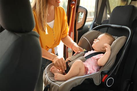 Infografik: Wichtige Sicherheitsmerkmale einer Babyschale