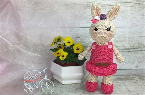 Különböző amigurumi lány babák egy kollekcióban