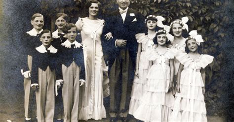 Keresztelői csoportkép a 20. századból