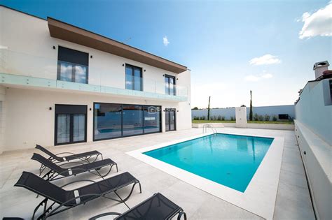 luxus villa úszómedencével és kerttel Benalmádenában