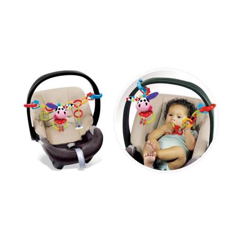 Babakocsi tárolása ajtó mögött akasztón