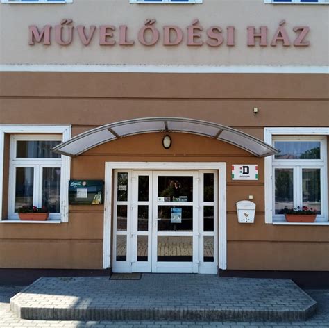 Vidéki művelődési ház homlokzata