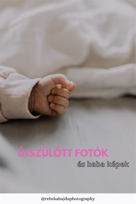 Újszülött, kapálózó mozgást végez