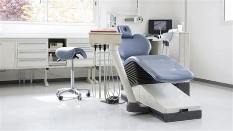 Kismama fogorvosi székben