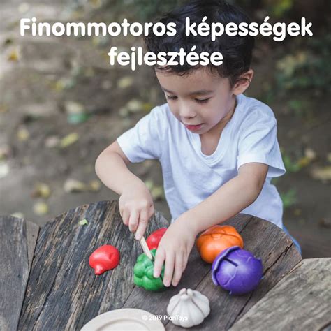 Babák finommotoros képességeket fejlesztő játékokkal