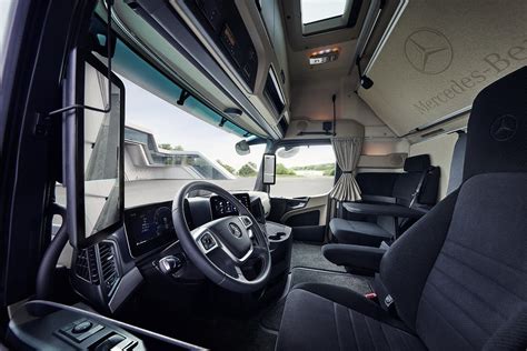 A Mercedes-Benz Actros L vezetőfülkéjének belső kialakítása