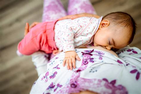 A cumisüveges táplálás és a szoptatás közötti különbség