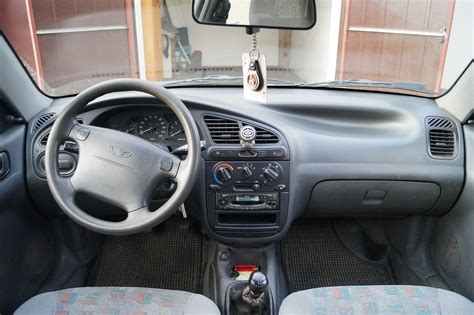 A Daewoo Lanos első felfüggesztésének robbantott ábrája, kiemelve a toronycsapágy helyét